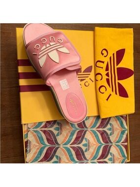 Gucci Pink and White Logo Slide with Yellow Dust Bag